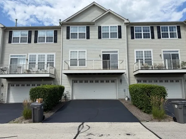 $2,900 | 214 Cassidy Lane, Elgin, IL 60124