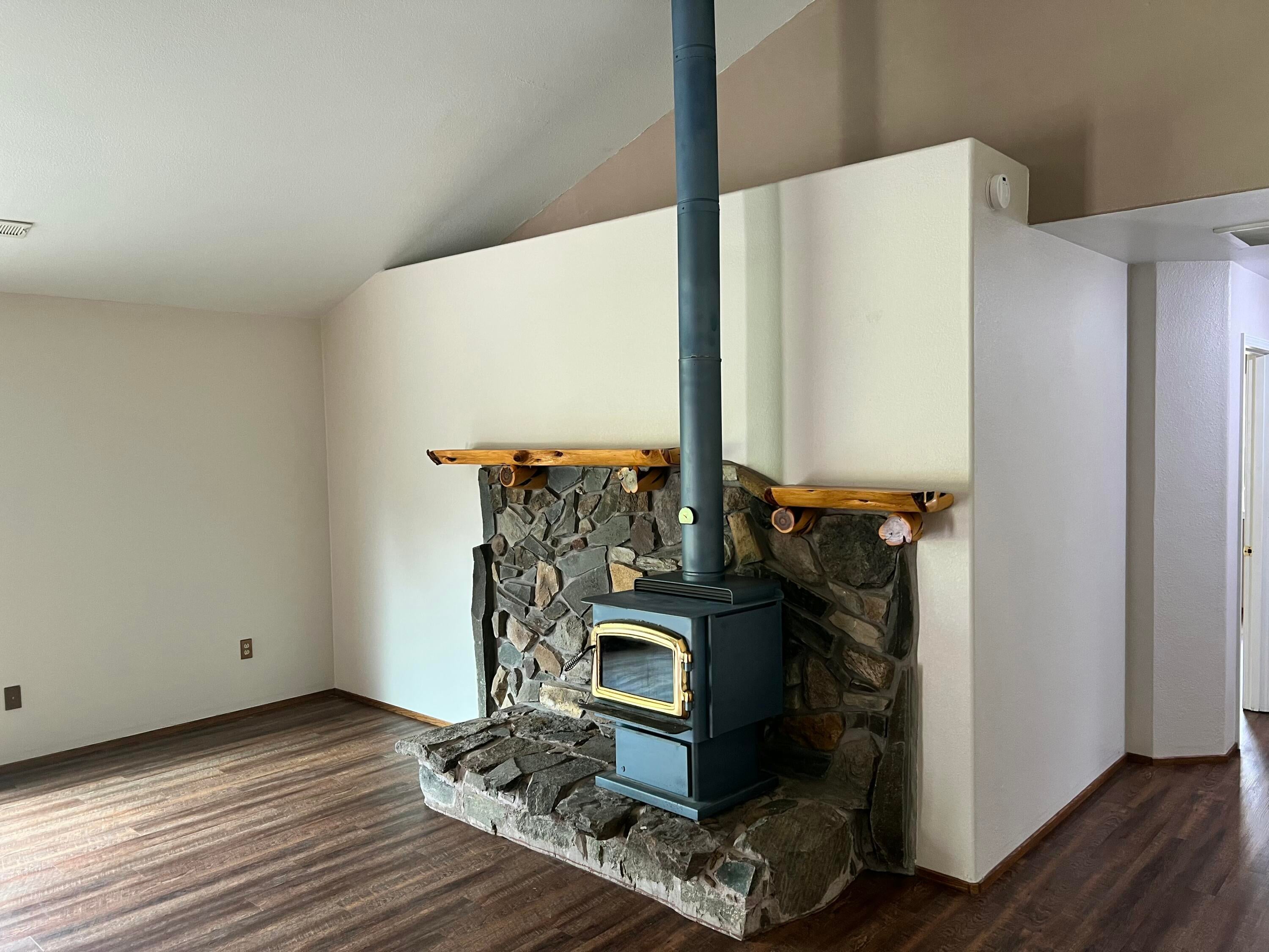 355 Bond Road Shady Cove, OR 97539 - Photo 3 of 29 Living room2 with fieplace and pic windo