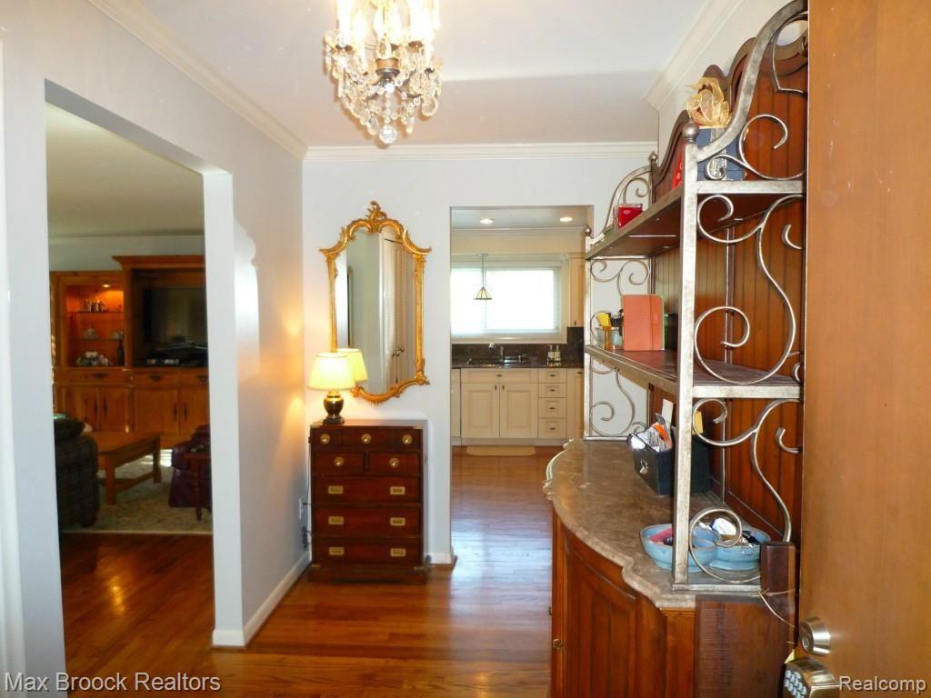 4043 West Maple Road, Unit 101 Bloomfield Hills, MI 48301 - Photo 2 of 34 P1080493.jpg