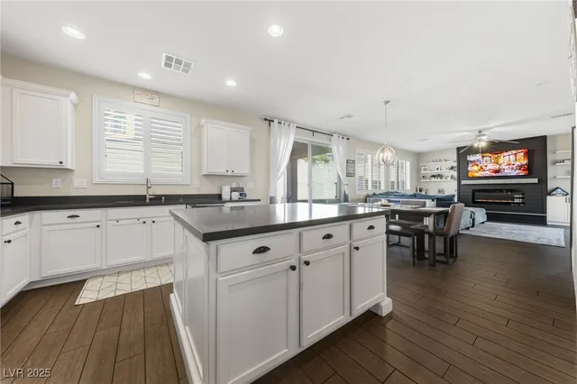 $575,000 | 8011 Calico Mesa Street, Las Vegas, NV 89166