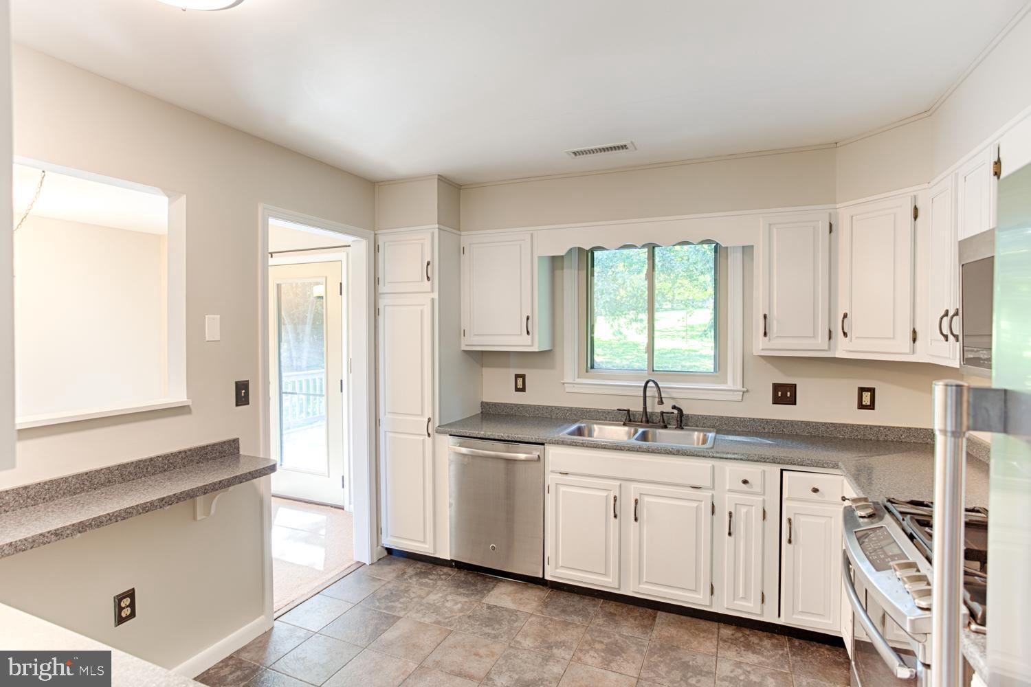 711 North Manor Road Elverson, PA 19520 - Photo 14 of 29 Kitchen