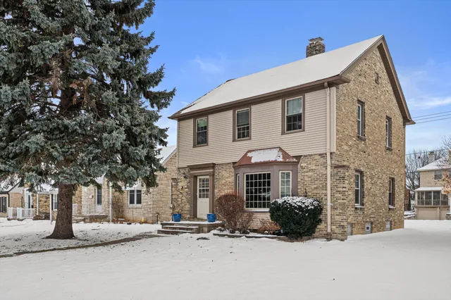 $294,900 | 862 South 77th Street, West Allis, WI 53214
