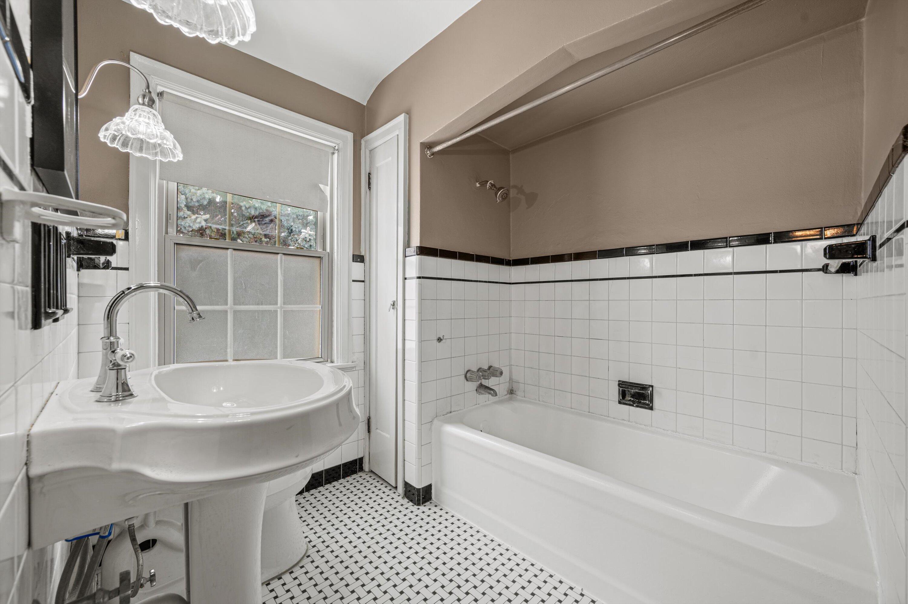 862 South 77th Street West Allis, WI 53214 - Photo 17 of 24 17-DSC8778