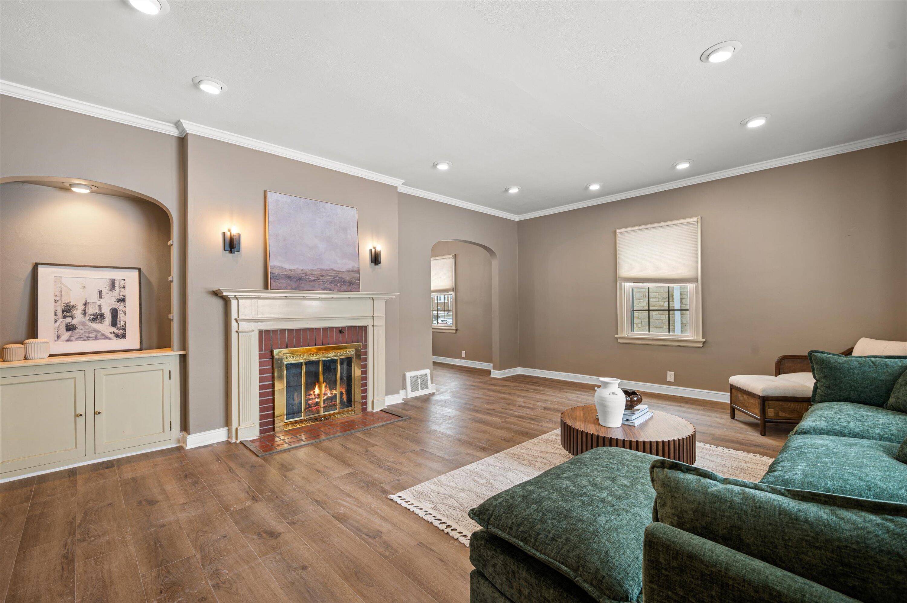 862 South 77th Street West Allis, WI 53214 - Photo 2 of 24 08-DSC8736