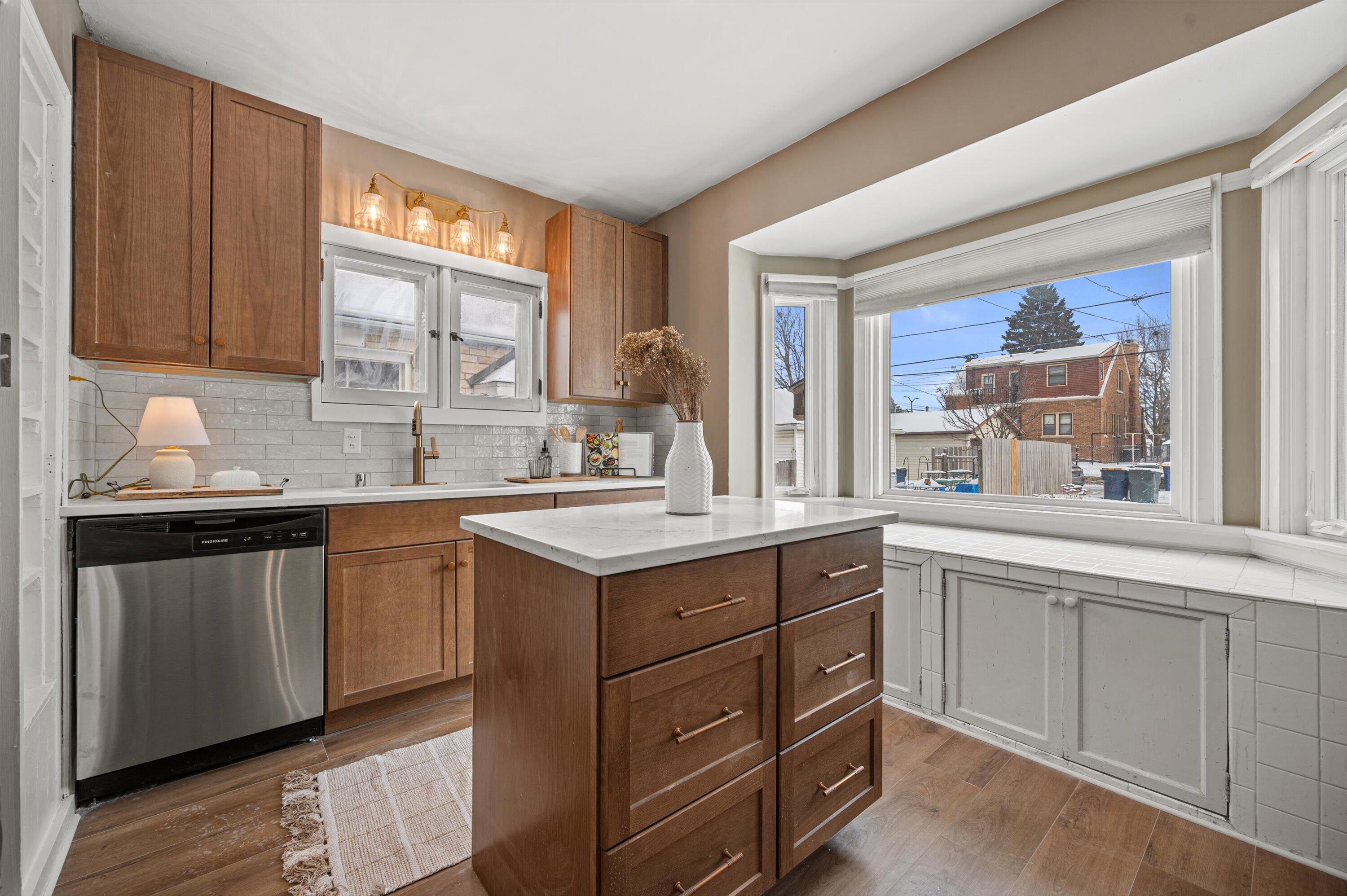 862 South 77th Street West Allis, WI 53214 - Photo 6 of 24 02-DSC8700