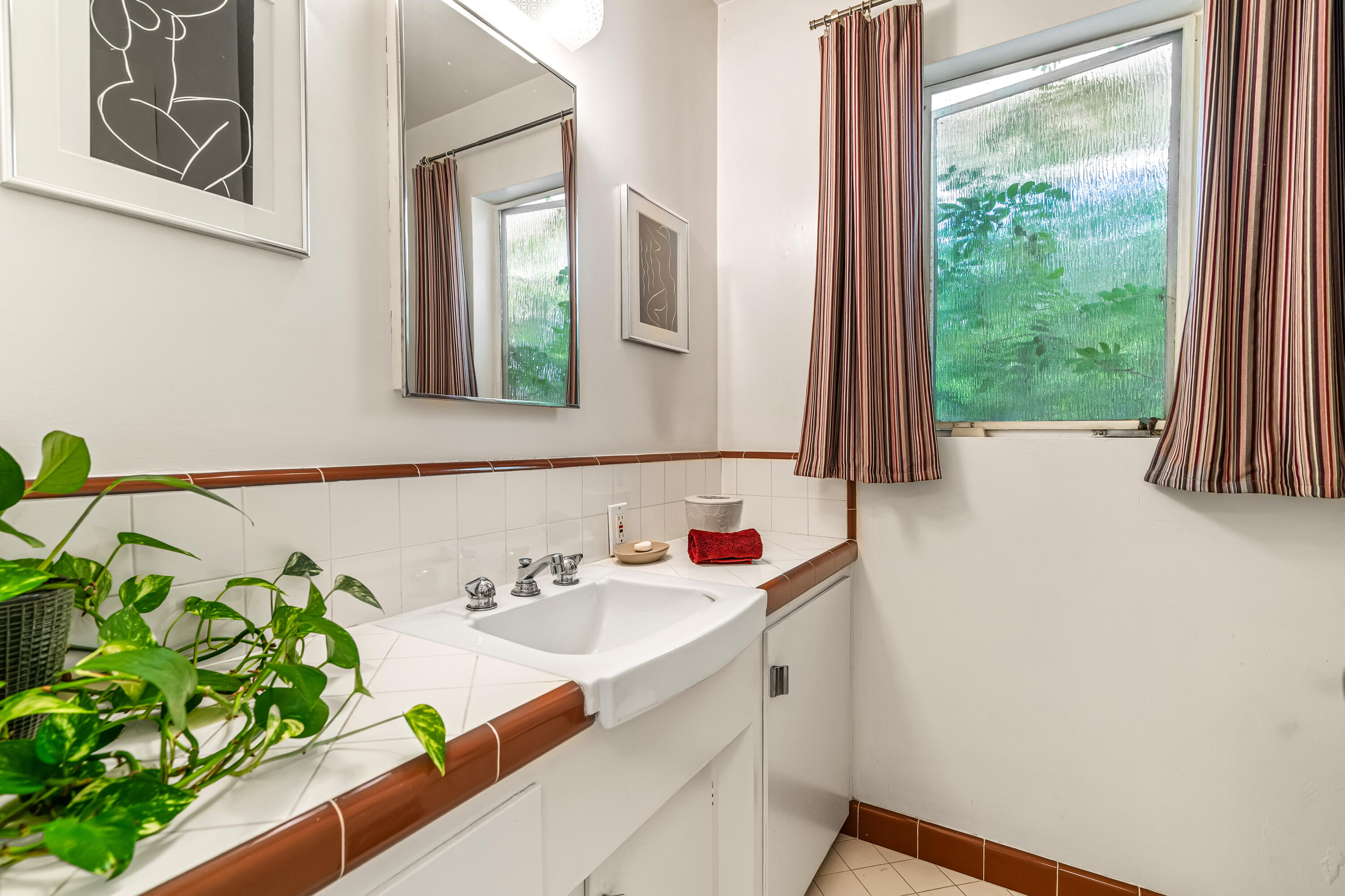 823 San Lucas Road Palm Springs, CA 92264 - Photo 29 of 71 a bathroom with a sink and a mirror