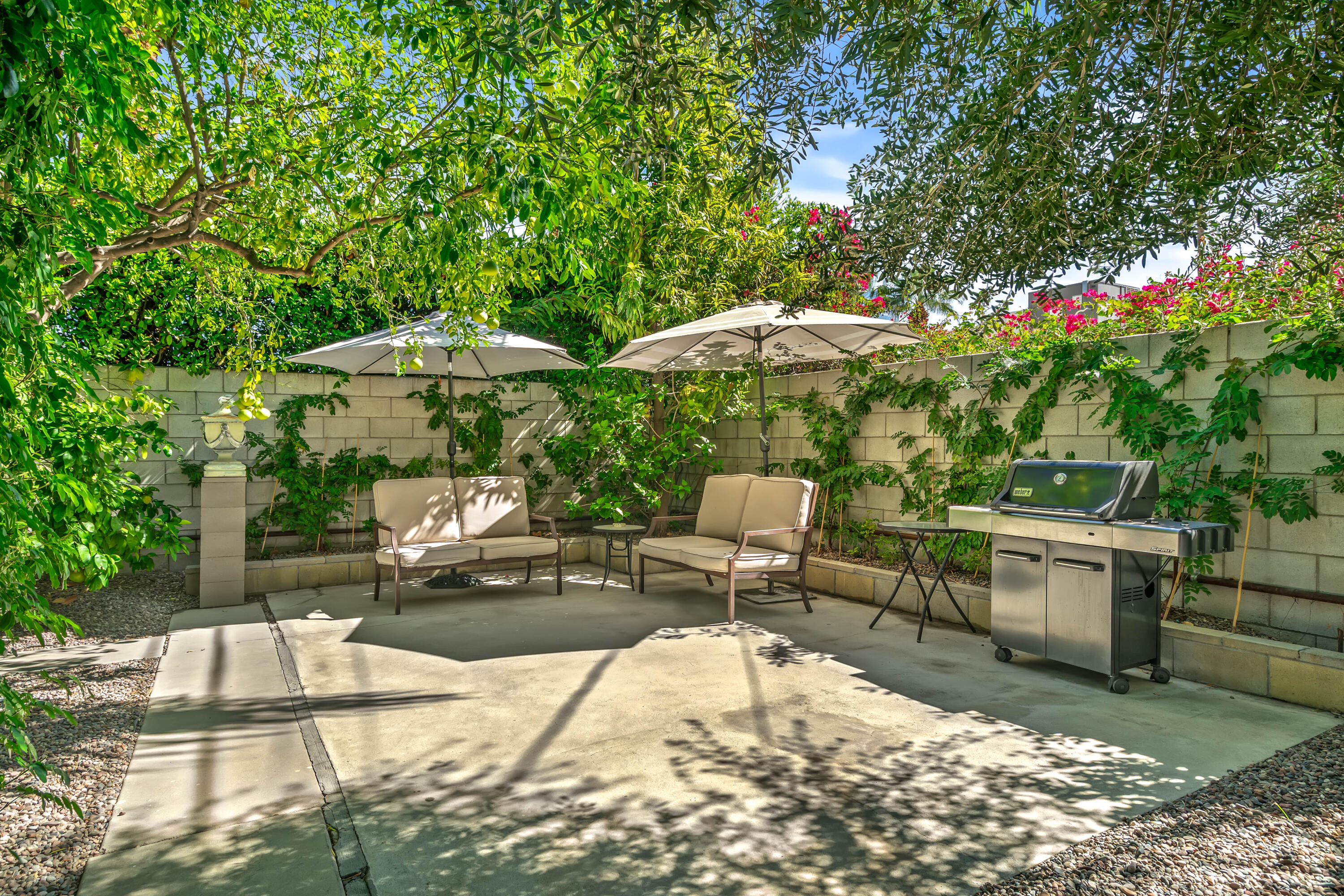 823 San Lucas Road Palm Springs, CA 92264 - Photo 51 of 71 a backyard of a house with table and chairs