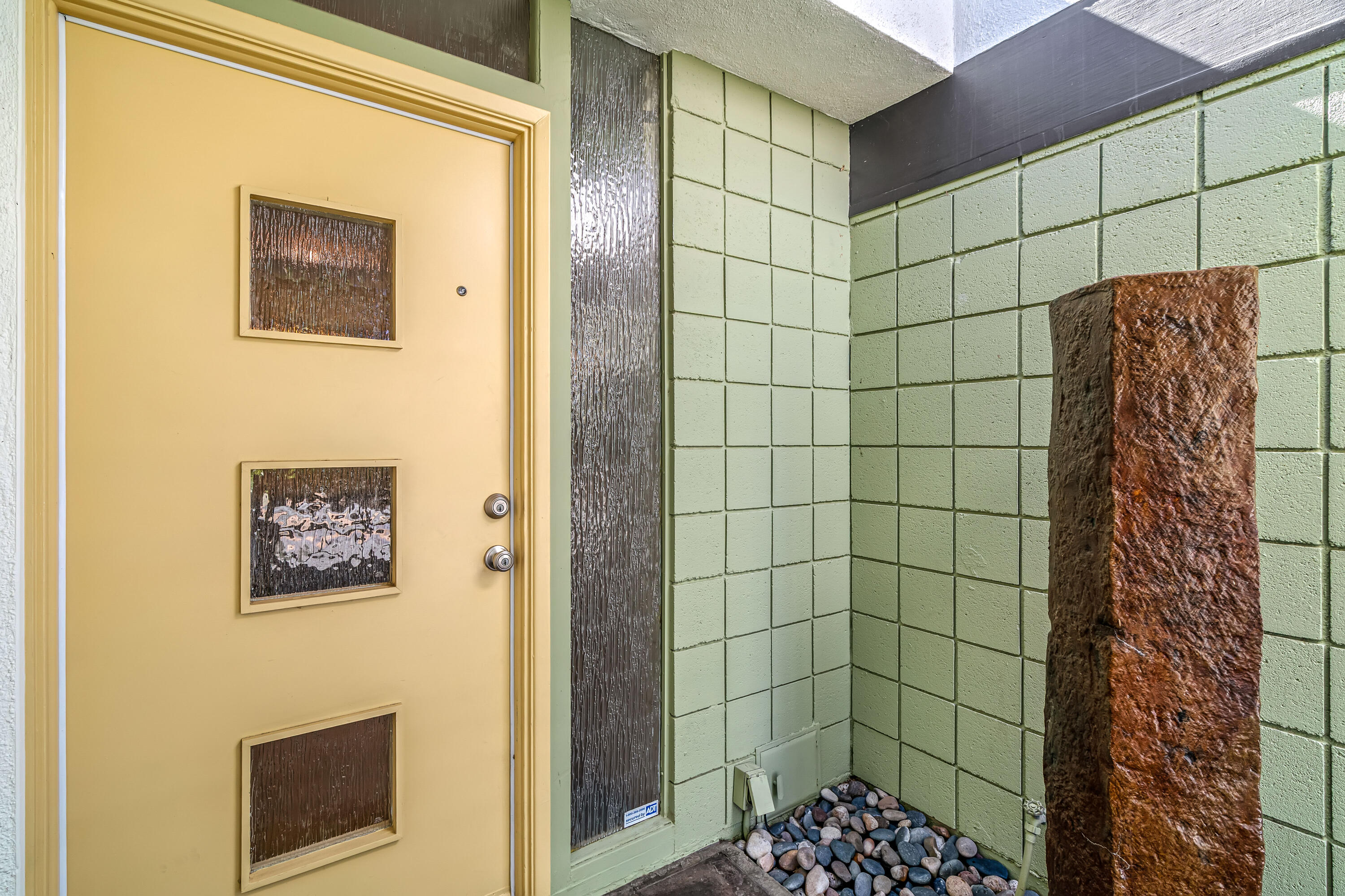 823 San Lucas Road Palm Springs, CA 92264 - Photo 8 of 71 a bathroom with a shower