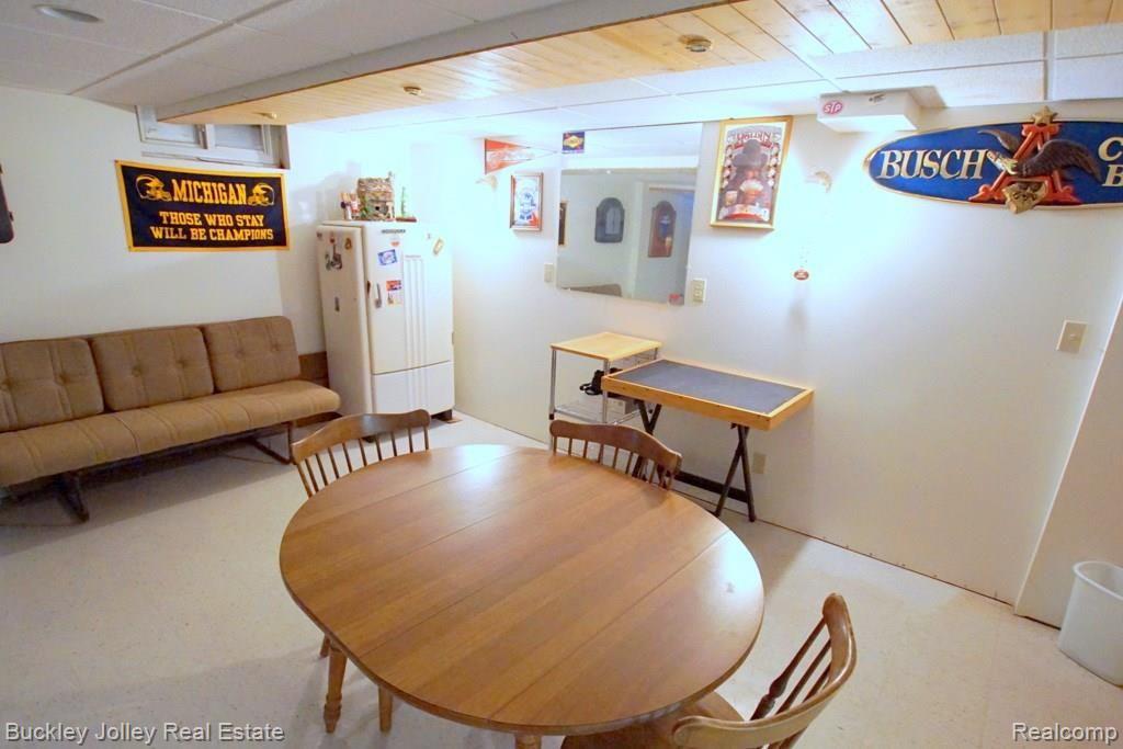 1748 Peavy Road Howell, MI 48843 - Photo 14 of 22 Recessed Lighting