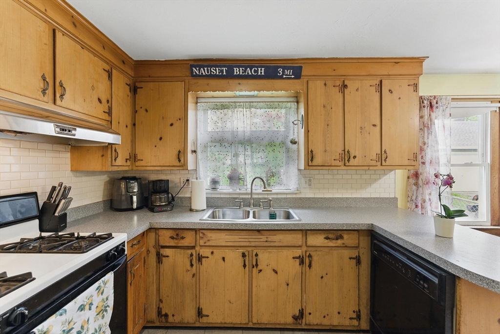 141 Harkness Avenue Springfield, MA 01118 - Photo 12 of 29 Gallery Image 12