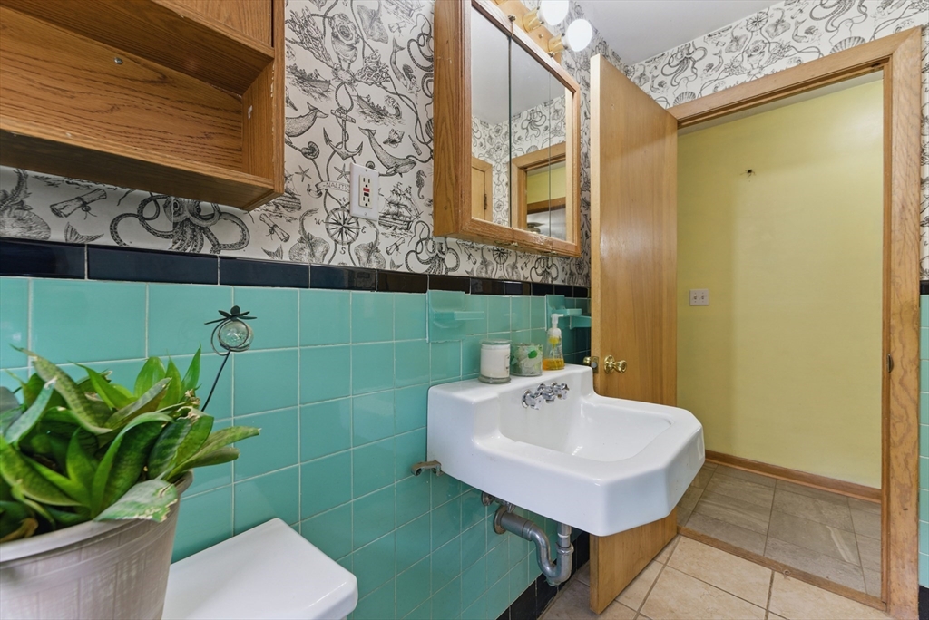 141 Harkness Avenue Springfield, MA 01118 - Photo 20 of 29 Gallery Image 20