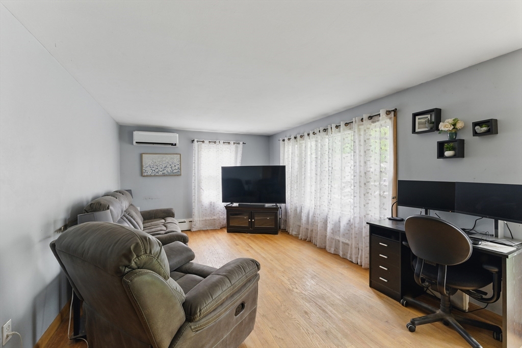 141 Harkness Avenue Springfield, MA 01118 - Photo 3 of 29 Gallery Image 3