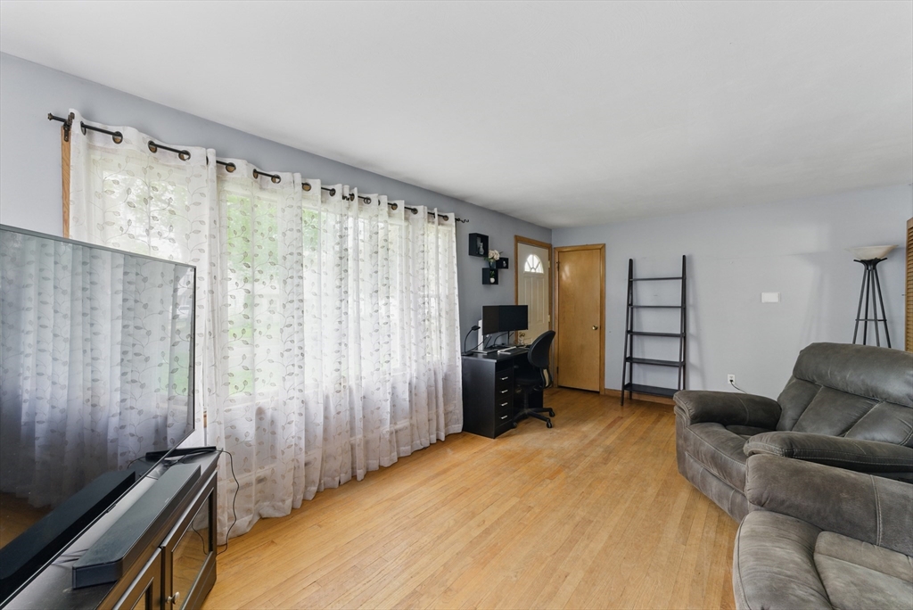 141 Harkness Avenue Springfield, MA 01118 - Photo 5 of 29 Gallery Image 5
