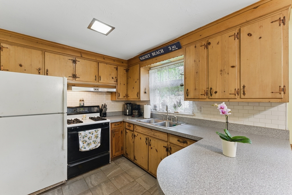 141 Harkness Avenue Springfield, MA 01118 - Photo 9 of 29 Gallery Image 9