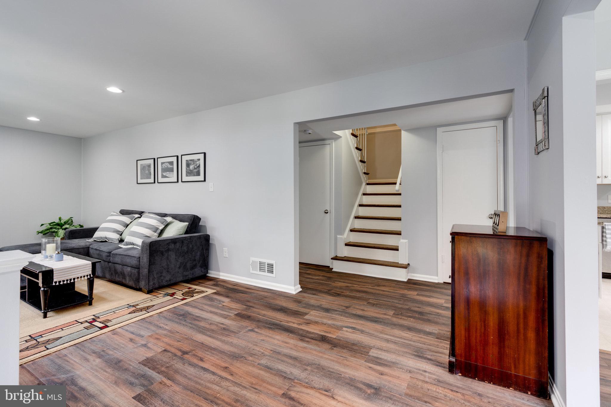 8515 Durham Court Springfield, VA 22151 - Photo 5 of 52