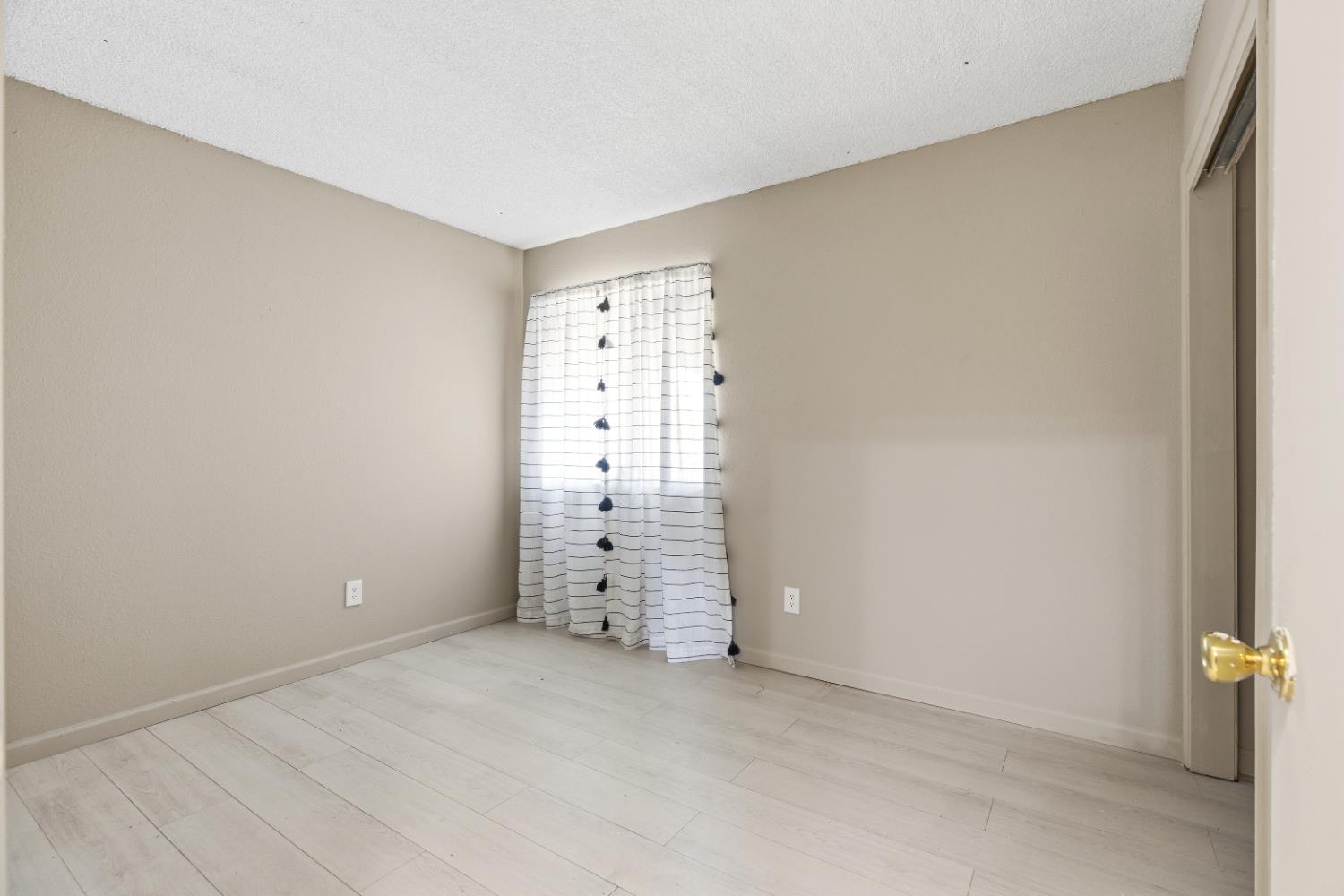 3713 Felkirk Way Modesto, CA 95356 - Photo 11 of 16 an empty room with cabinet and mirrors