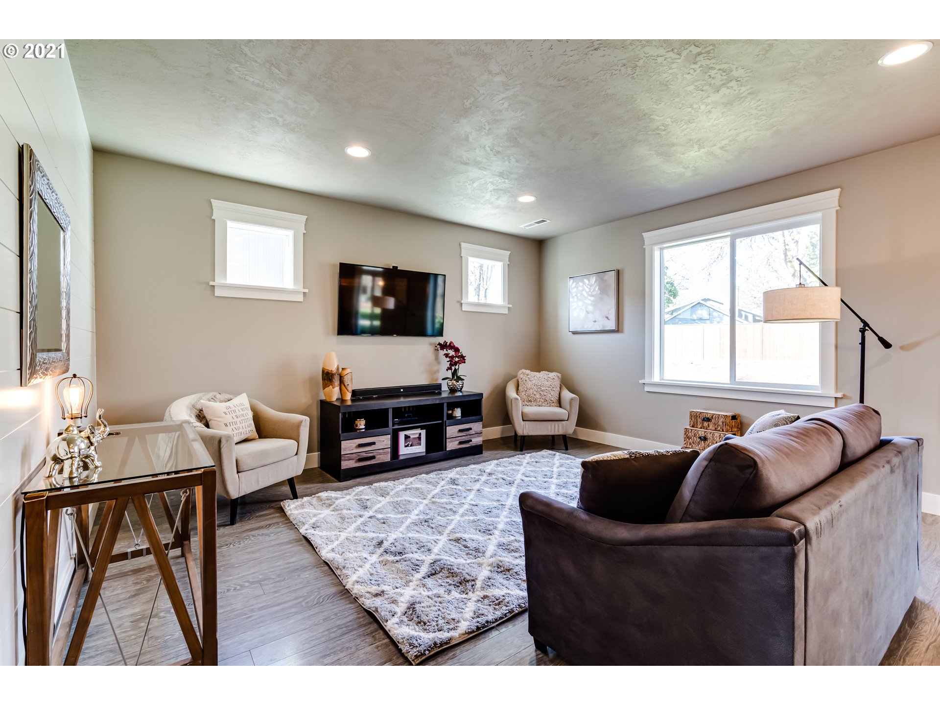 934 South 55th Street Springfield, OR 97478 - Photo 3 of 32