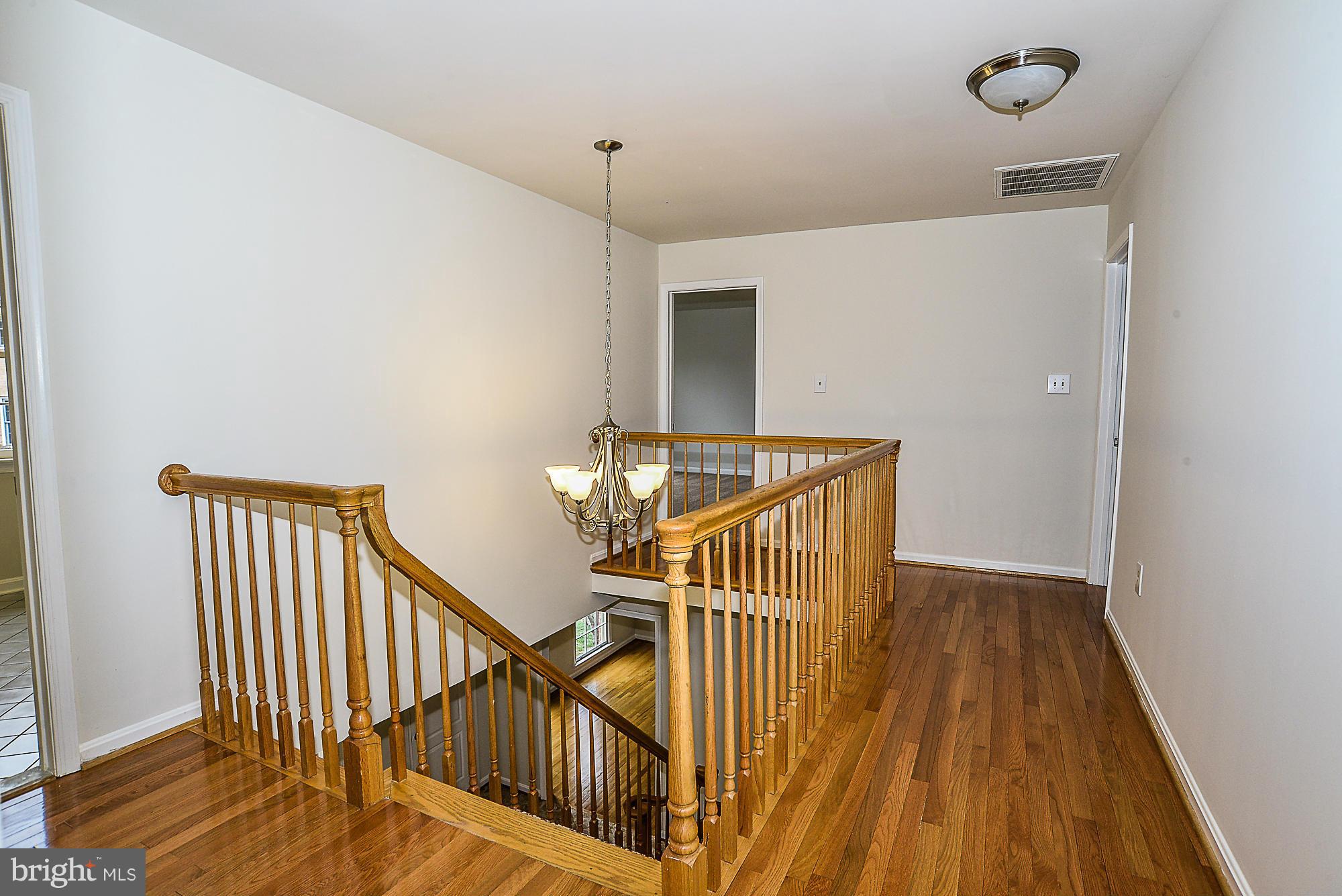 8664 Center Road Springfield, VA 22152 - Photo 13 of 30 Interior (General)
