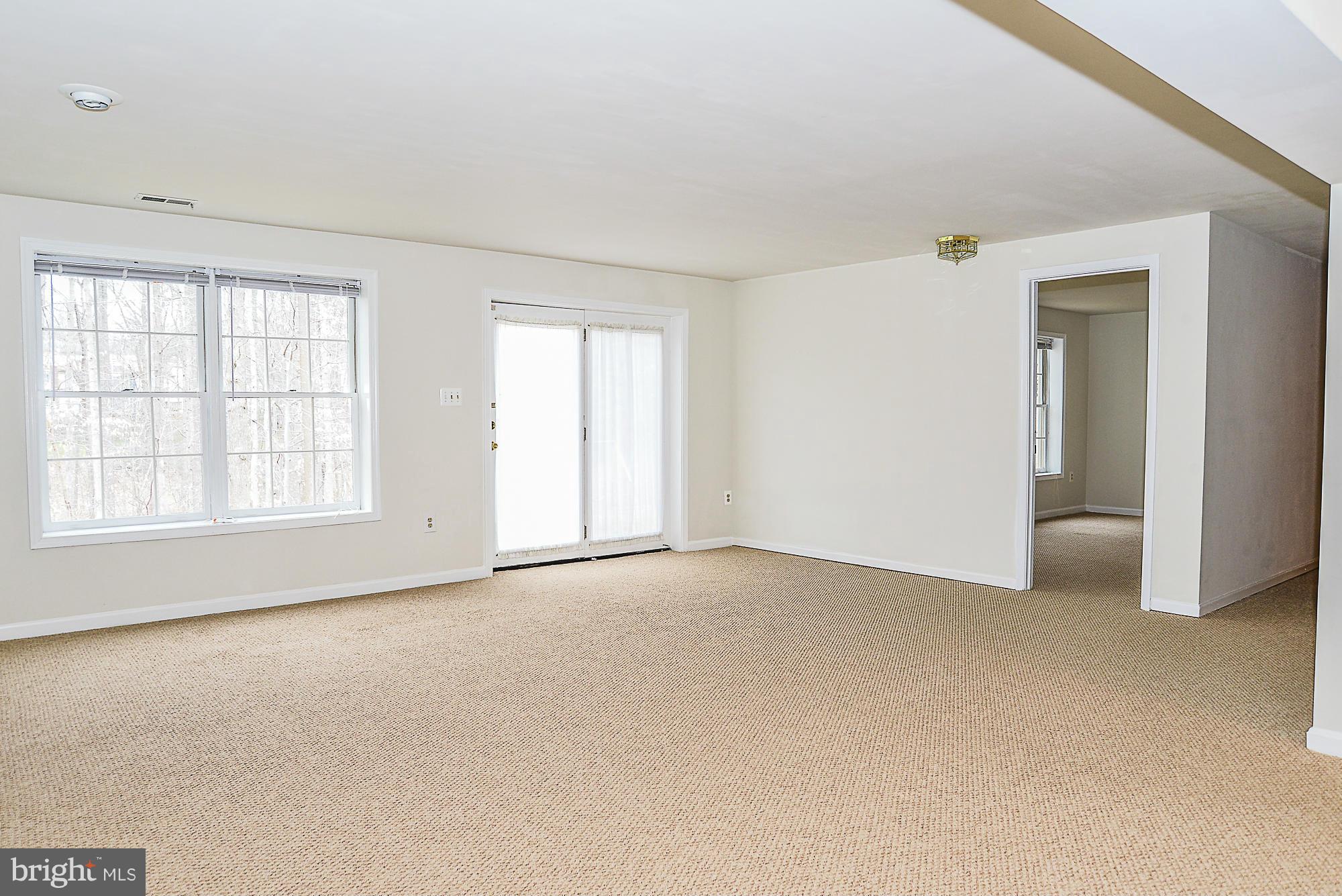 8664 Center Road Springfield, VA 22152 - Photo 25 of 30 Light