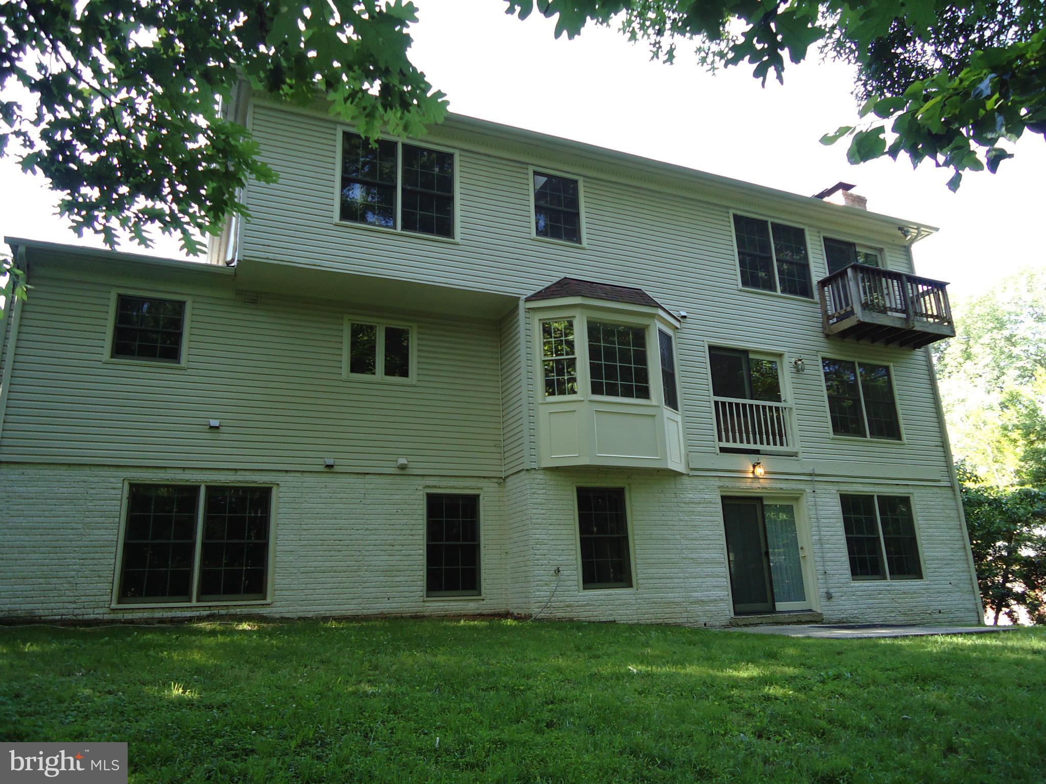 8664 Center Road Springfield, VA 22152 - Photo 29 of 30 Exterior (Rear)