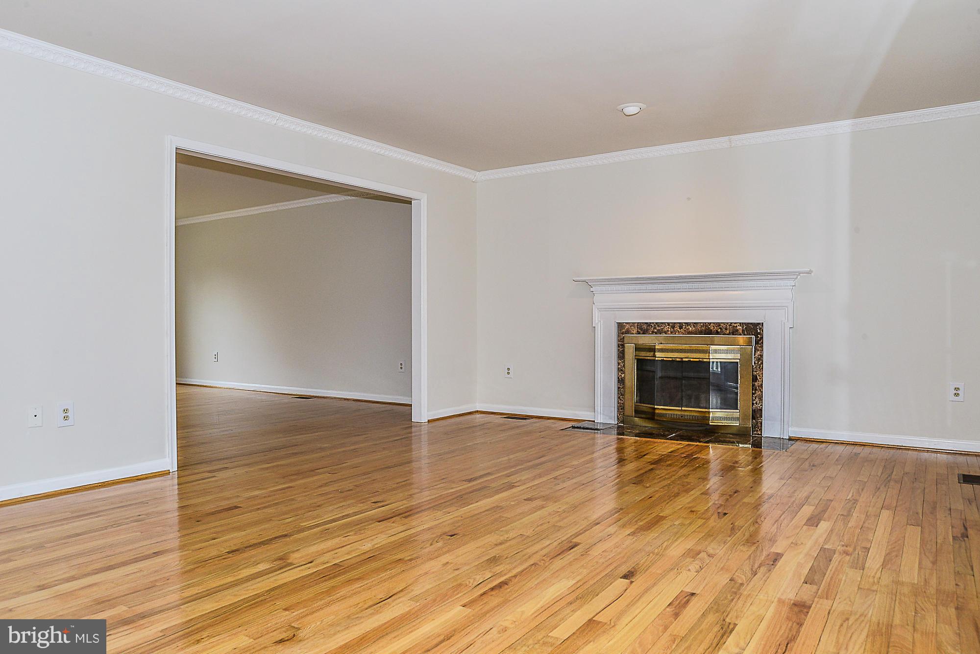 8664 Center Road Springfield, VA 22152 - Photo 5 of 30 Family Room