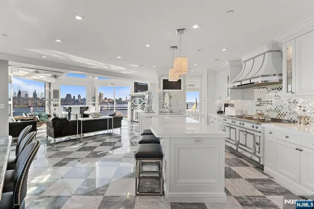 $6,500,000 | 600 Harbor Boulevard, Unit 107981, Weehawken, NJ 07086