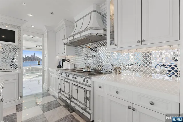 $6,500,000 | 600 Harbor Boulevard, Unit 107981, Weehawken, NJ 07086