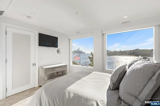 $6,500,000 | 600 Harbor Boulevard, Unit 107981, Weehawken, NJ 07086