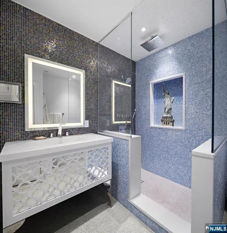 $6,500,000 | 600 Harbor Boulevard, Unit 107981, Weehawken, NJ 07086