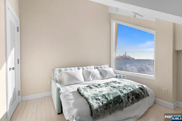 $6,500,000 | 600 Harbor Boulevard, Unit 107981, Weehawken, NJ 07086