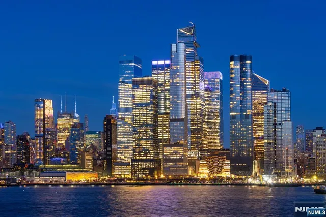 $6,500,000 | 600 Harbor Boulevard, Unit 107981, Weehawken, NJ 07086