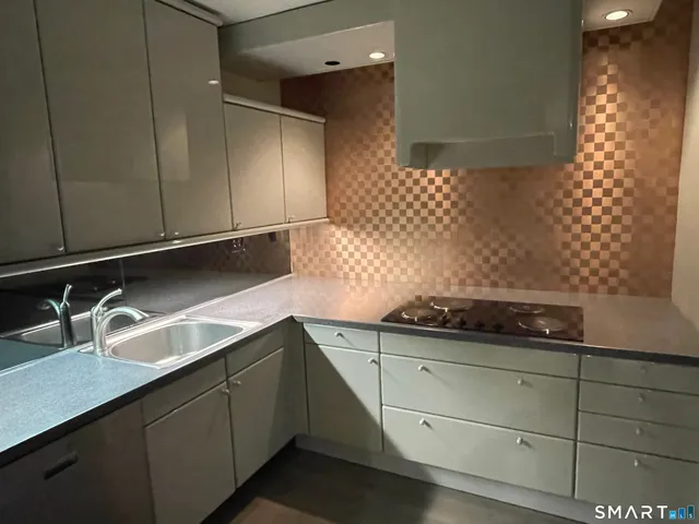 $459,000 | 1 Gold Street, Unit 13AB, Hartford, CT 06103