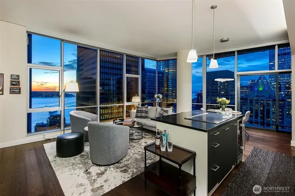$895,000 | 909 5th Avenue, Unit 2301, Seattle, WA 98164