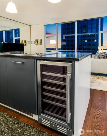 $895,000 | 909 5th Avenue, Unit 2301, Seattle, WA 98164