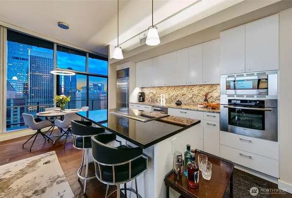 $895,000 | 909 5th Avenue, Unit 2301, Seattle, WA 98164