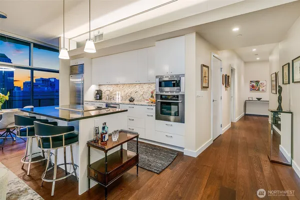 $895,000 | 909 5th Avenue, Unit 2301, Seattle, WA 98164