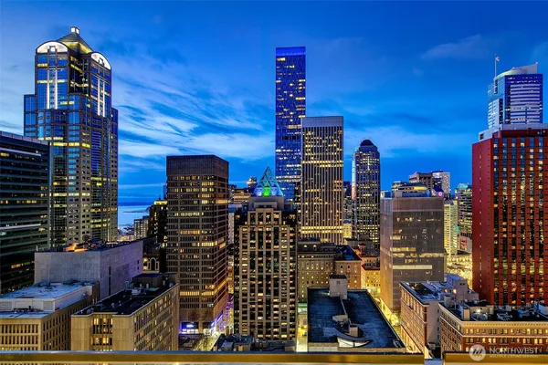 $895,000 | 909 5th Avenue, Unit 2301, Seattle, WA 98164