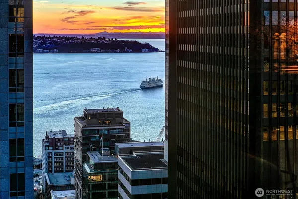 $895,000 | 909 5th Avenue, Unit 2301, Seattle, WA 98164