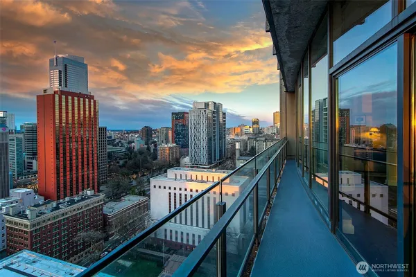 $895,000 | 909 5th Avenue, Unit 2301, Seattle, WA 98164