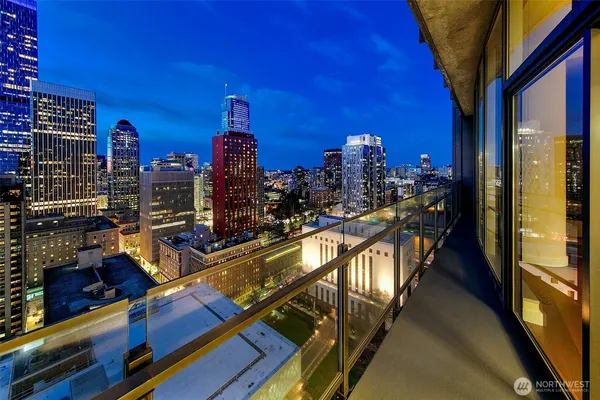 $895,000 | 909 5th Avenue, Unit 2301, Seattle, WA 98164