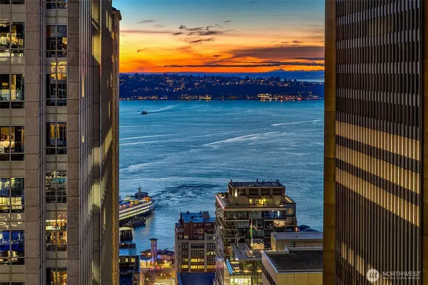 $895,000 | 909 5th Avenue, Unit 2301, Seattle, WA 98164
