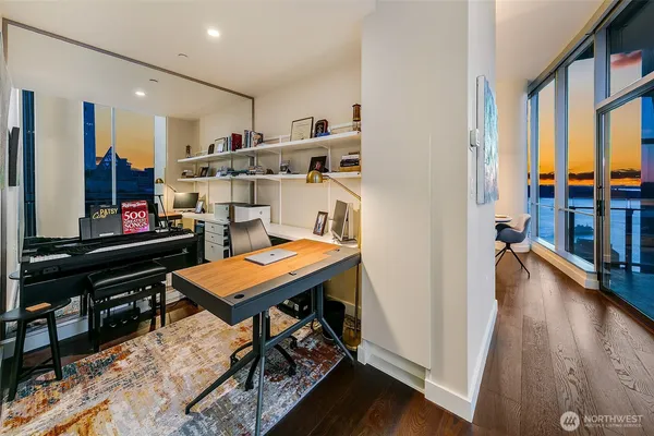 $895,000 | 909 5th Avenue, Unit 2301, Seattle, WA 98164
