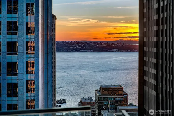 $895,000 | 909 5th Avenue, Unit 2301, Seattle, WA 98164