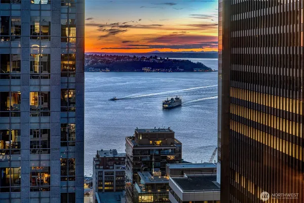 $895,000 | 909 5th Avenue, Unit 2301, Seattle, WA 98164