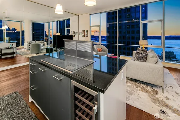 $895,000 | 909 5th Avenue, Unit 2301, Seattle, WA 98164