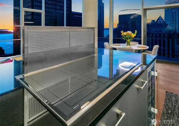 $895,000 | 909 5th Avenue, Unit 2301, Seattle, WA 98164