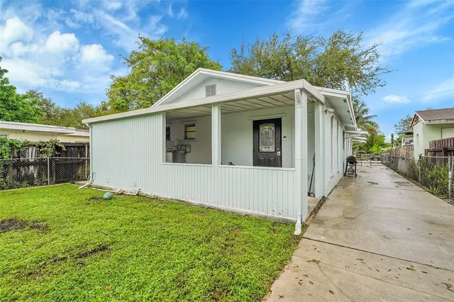 a view of a house with a yard