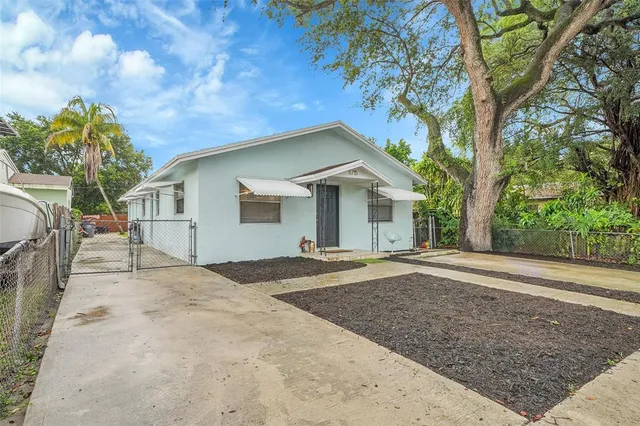 a view of a house with a yard and garage