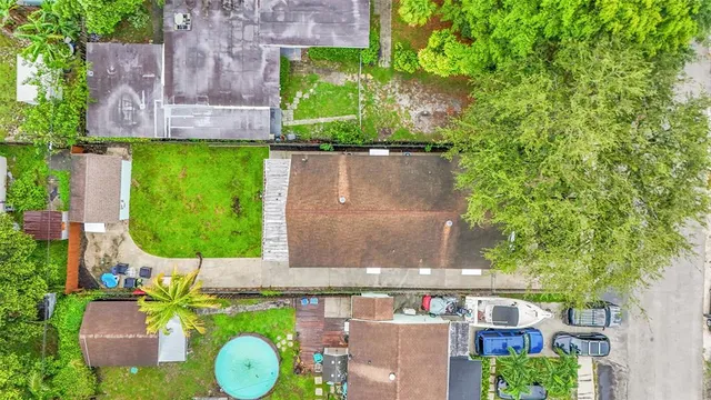 an aerial view of a house with yard swimming pool and outdoor seating