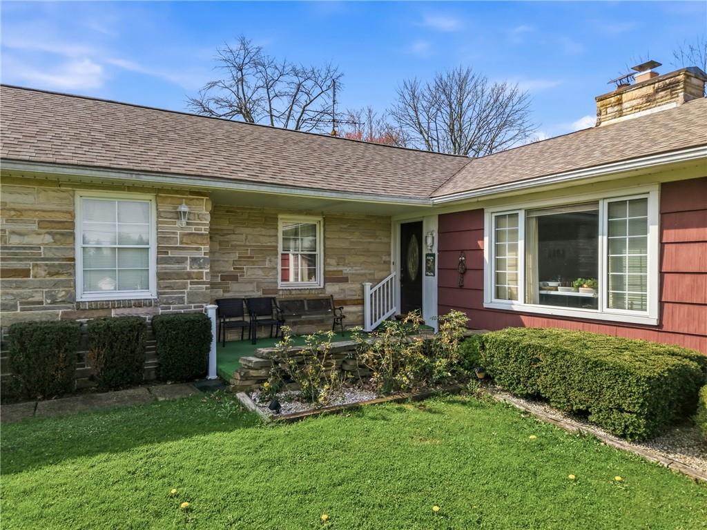 123 Hadley Road Greenville, PA 16125 - Photo 4 of 50 FRONT DOOR ENTRY